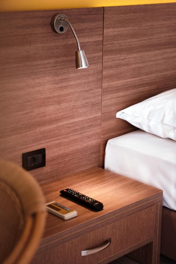 Hotel Pavlou Poros Town Екстер'єр фото